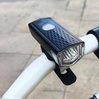 China Customized ABS Plastic 500 Lumens Bicycle Front Light New 5W Led Night Riding Warning Light Bike Light for sale