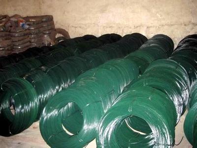 China PVC Coated Galvanized Wire For Freeways / Tennis Courts , 0.8mm / 1mm Core Wire Dia for sale