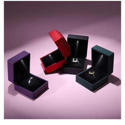 China Fashionable Luxury Custom Jade Ring Packaging Pendant Led Light Leather Jewelry Ring Box Led Light Jewelry Box Packaging for sale