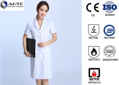 China White Disposable Medical Workwear 30g-60g Weight Excellent Clipping Well Fit à venda