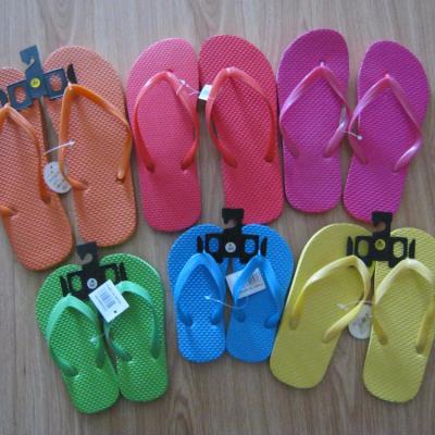 China Unique Deodorization Ladies Girls Plain PE PVC Strap Flip Flops Summer Beach Sandals for sale