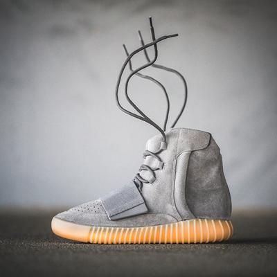 China Newest Fashion Trend Design Yeezy Shoes Quality Original Yeezy Sneakers 750 High Top Boots Shoes Men Sneakers for sale