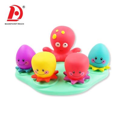 China Spray Water Funny Spray Water Toy Set Soft Plastic Baby Bath Toys Floating Octopus HUADA 2021 for sale