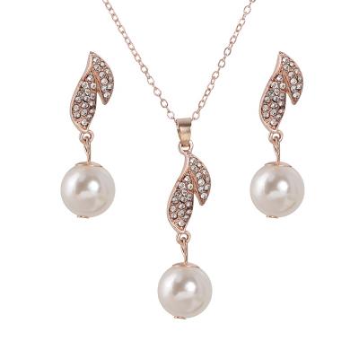 China WeSparking EMO Simple Pearl Set Diamond Wave Dangle Women's Romantic Earrings Necklace Jewelry Set Women's Line for sale