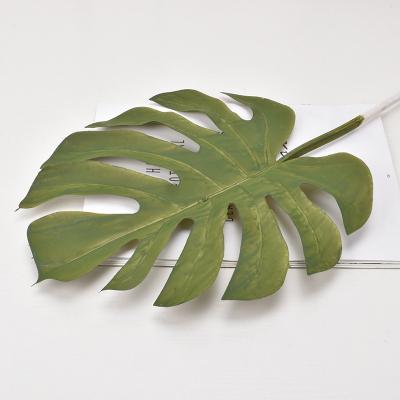 China Plastic artificial tropical leaves simulation back accessoriesturtle grow leaves artificial green plants jungle theme party Table decorations for sale