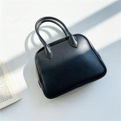 China Fashion Trend Wholesale Women's Handbags Solid Color Shoulder Women's Handbags PU Leather Simple Cross - Body Bag Women's Tote Bag for sale