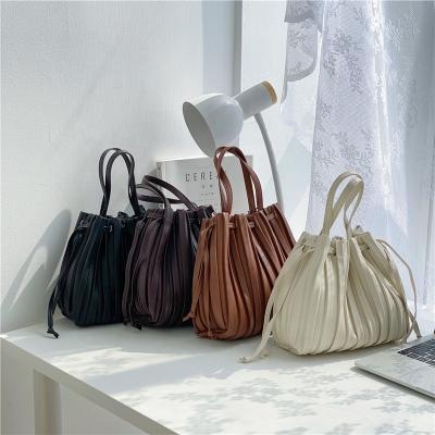 China Women's handbag striped pleated plain design messenger bag wholesale fashion trend women's shoulder bag creative Lady's tote bag for sale