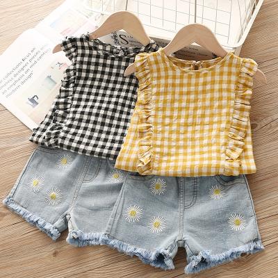 China Girls Casual Clothing Sets Stylish Checked Shorts Short Sleeves Embroidered Sunflower Lattice Set for sale