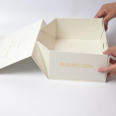 China Custom Recyclable Stylish White Folding Gift Custom Box Made of Art Paper and Cardboard Magnetic Folding Gift Box for sale