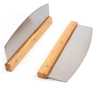 China Workable Reading To Board Pizza Tools Oven Pizza Cutter Stainless Steel Pizza Rocker Cutter With Wooden Handle for sale