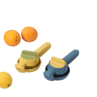 China Viable Ready To Ship Plastic Hand Lemon Squeezer Fruit Vegetable Tools Fruit Lemon Orange Squeezers for sale