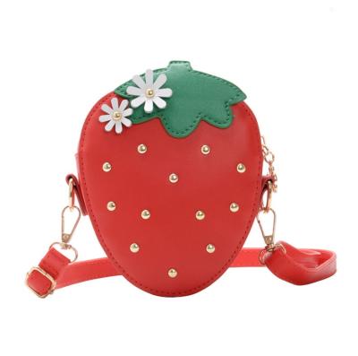 China 2021 New Arrvial Children's PU Children's Handbag in Stereo Strawberry, PU Single Shoulder Bag for Girl for sale