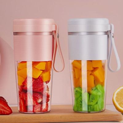 China Protable Fruit Juicer Usb Fruit Crusher and Portable Electric Waterproof Juicer Dispenser for sale