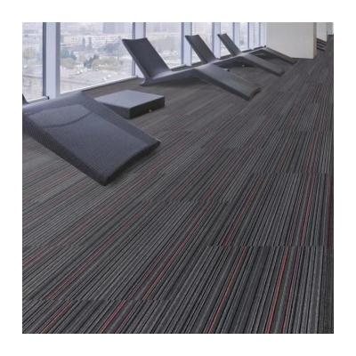 Chine Carreaux de tapis en nylon modernes pour bureaux commerciaux 3,5 mm Hauteur de pile 550 g Poids touffé à vendre