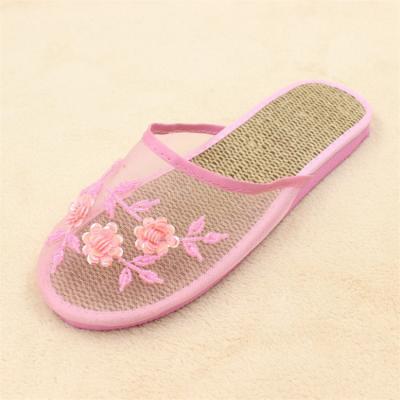 China Wholesale Price Light Weight Custom Flower Anti-slip Beads Mesh Pink Chinese Shoes Slipper for sale