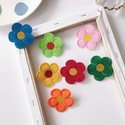 China High quality/factory source cute colorful jewelry satchel brooch sunflower embroidery flower embroidered small brooches for sale