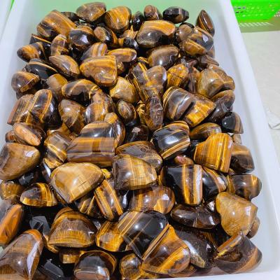 China High Quality Lightning Tiger Eye Stone Crafts Crystal Lightning from Europe Carved Heart for Decoration for sale