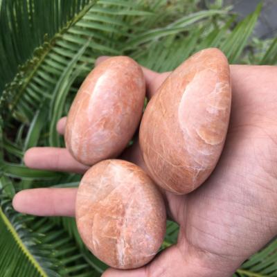 China China Healing Crystal Moonstone Palmstone Natural Polished Orange Palm Stone Crystal Reiki Moonstone For Healing for sale