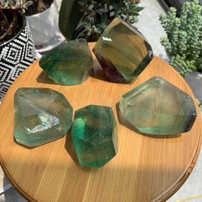 China Wholesale Natural Africa Crystals Polished Healing Stones Carving Green Fluorite Freeform Tumbles for sale