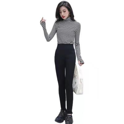 China 2021 New Fashionable Anti-wrinkle Hot Pants Loose Duck Down Padding Trousers Winter Style Ladies Trousers For Women for sale