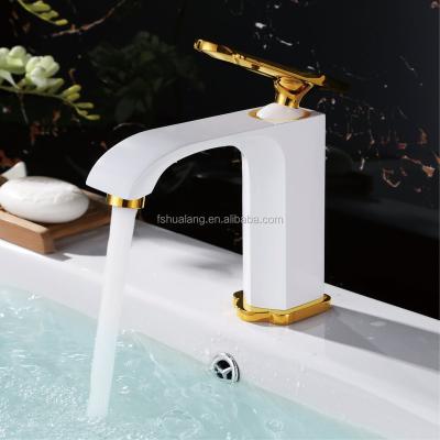 China Thermostatic Royal Style Modern Bathroom Basin Faucets Taps Mixers Taps Step Down Deck Mounted Tap Mixers Taps Kitchen Faucets for sale