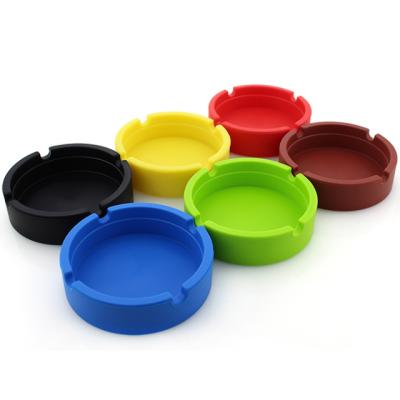 China 8.3*8.3*2.3cm custom logo heat resistance silicone cigar ash tray portable ashtray cigarettes for sale