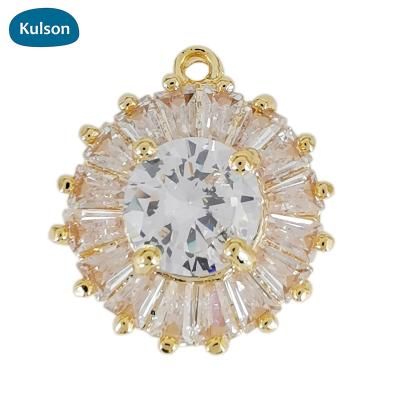 China 2020 New Designs CLASSIC Original Luxury Gold Plated Brass Zircon Plate Pendants Luxury Round Charms For Jewelry Make for sale