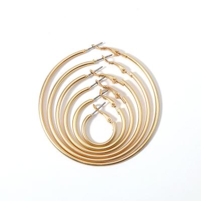 China Classic Women Party Gift Hoop Metal Women Hoop Earrings for sale