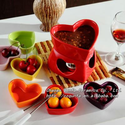 China Viable Custom Colorful Heart Shape Cheese Snack Factory Price Crucible Chocolate Fondue Set Ceramic Chocolate Fondue Set for sale