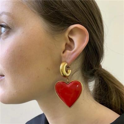 China Vintage fashion women red heart earrings design new exaggerated peach heart earrings stylish girls alloy drop earrings for sale