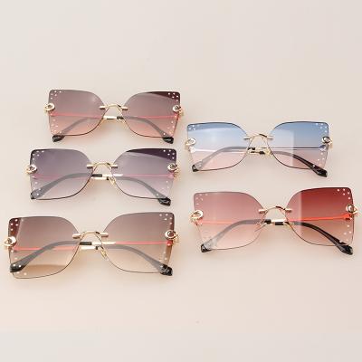 China Fashion Sunglasses CIA Style Newest Trendy Metal Sun Glasses 2021 Luxury Brand Women Oversized Sunglasses for sale