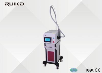 China Máquina del laser del ND Yag del Q-interruptor 1064nm/532nm del retiro de la peca para el salón de belleza 500W en venta