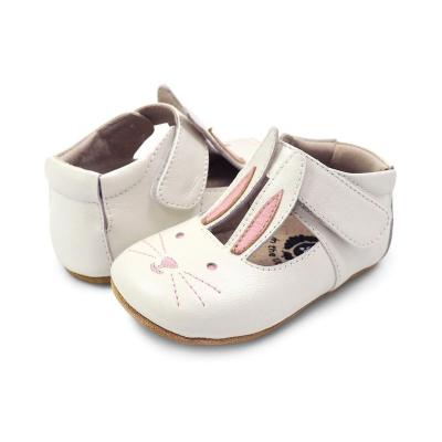 China Light manufacturer stock the lowest price real leather super soft flat western baby shoes for little newborn boy and girl for sale