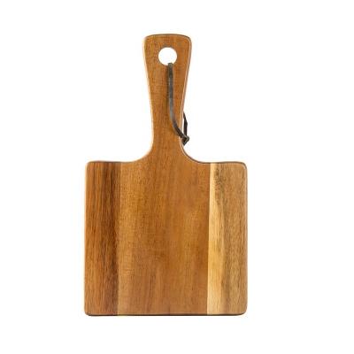 China New Designed Viable Lacquer Wooden Square Pizza Tray Cutting Board Acacia Wood Serving Board With Handle for sale