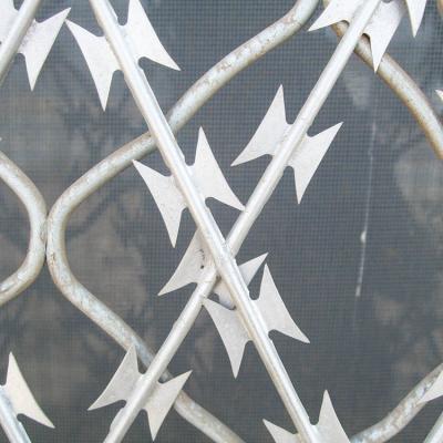 China Steel Wire Low Price BTO-22 CBT-60 Welded Razor Wire Fencing / Razor Barbed Mesh for sale