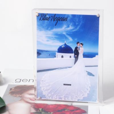 China Decoration Fashion Tebletop Free Standing Acrylic Magnetic Photo Frame/Picture Frame for sale