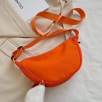 China Armpit Nylon Fashionable Female Small Canvas Light Shoulder Handbag Summer Dumpling Single Shoulder Bag for sale