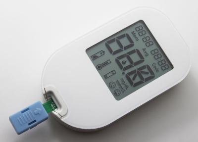 China Diabeticibloedglucosemeter met Teststroken, de Vereiste Meter 0.7μl van de Bloedsuiker Te koop