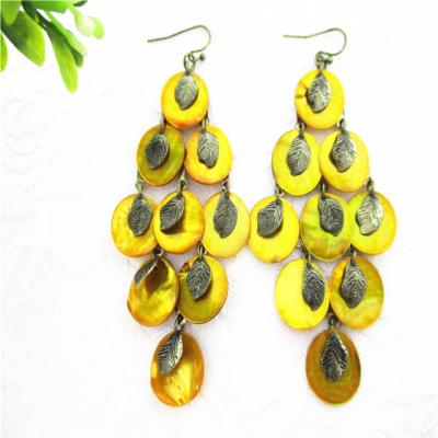 China shell chandelier earring with leaf 2020 summer colors shell chandelier earring with leaf for sale