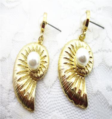 China FASHIONABLE Metal Beach Summer Shell Pearl Spiral Earring Accessories for sale