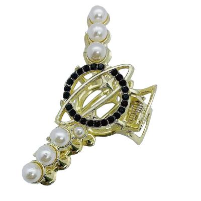 China 2022 Sparkly Pearl Hair Clip Barrette Decoration Good Quality Women Hair Hands Spring Pearl Hair Clip Barrette for sale