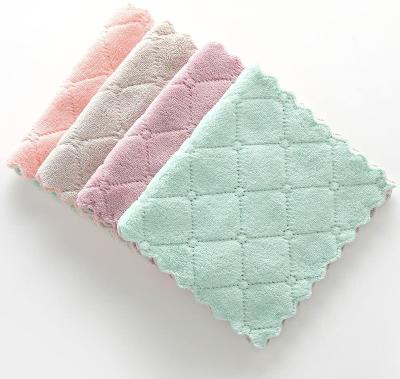 China Coral Velvet Hanging Microfiber Kitchen Non-stick Towel Water Cleaning Cloth Oil Absorbent Microfiber Washcloths for sale