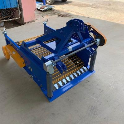 Cina Agricultural small automatic tractor potato harvester with best price in vendita