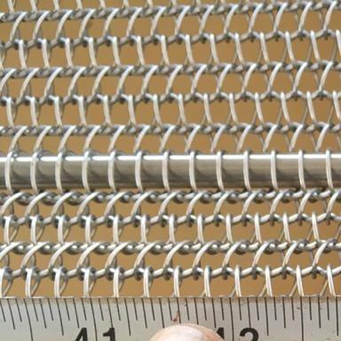 China Plain Weave 0.5m Width Standard Conveyor Belt Balanced Mesh System With Gear And Shaft for sale