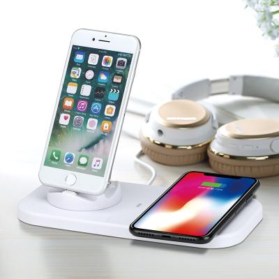 China 10W QI Radio Charging Universal Wireless Charger Wholesale For New 2019 Trending iPhone Product Charger Mobile Phones/Earphone/Watch Charger 3 in 1 for sale