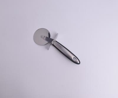 China Sustainable New Design Stainless Steel Kitchen Pizza Cutter for sale