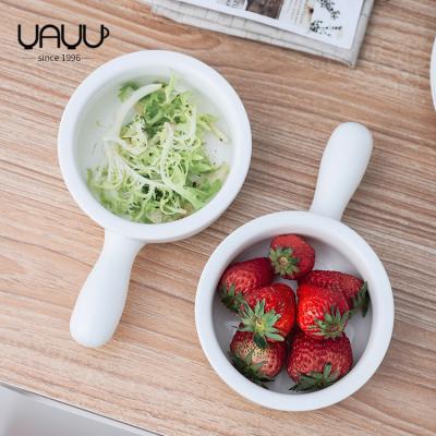 China Disposable hot selling home and restaurant used glossy glazed ceramic white bakeware dish with handle sets for sale