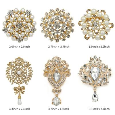 China Custom High Quality Holiday Decoration Gold Silver Jewelry Metal Brooches For Clothes Bead Rhinestone Flower Brooch Pins For Women for sale