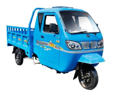 China 200/250/300cc Cargo Cargo Tricycle With Cabin Driving Closed Part Three Wheel Motorcycle for sale