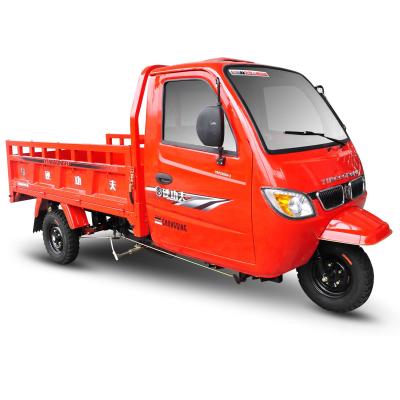 China 200cc Cargo Cargo Tricycle With Cabin Driving Part Three Wheel Engine Closed Tricycle for sale